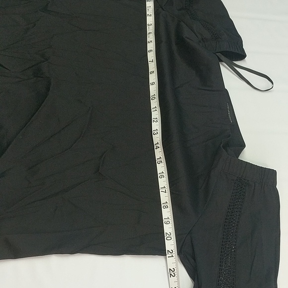 Off shoulder blouse by WHBM, long sleeved Women's Large EUC - Picture 8 of 8